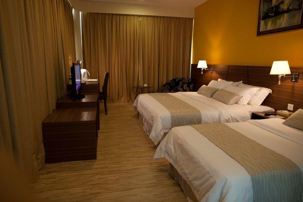 Pine Tree Hotel Batu Pahat Exterior foto
