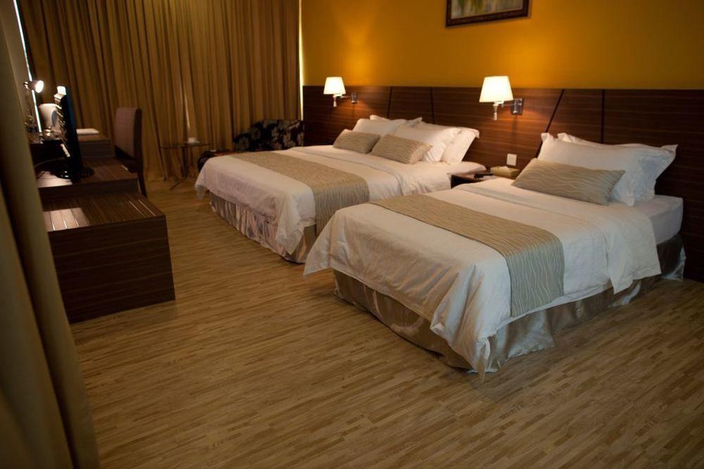 Pine Tree Hotel Batu Pahat Exterior foto