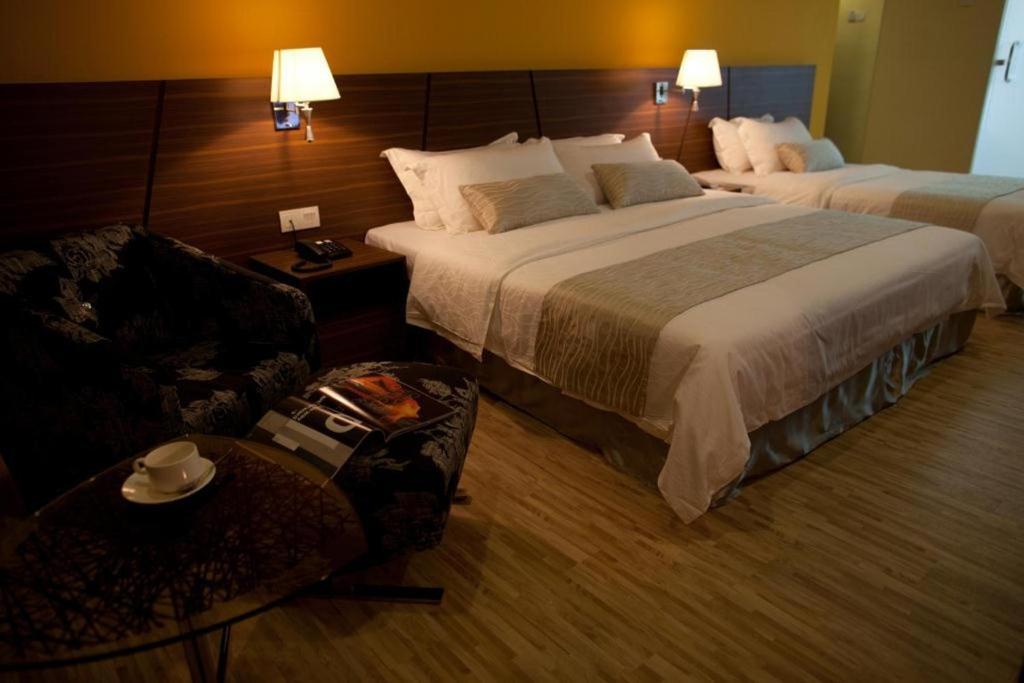 Pine Tree Hotel Batu Pahat Quarto foto